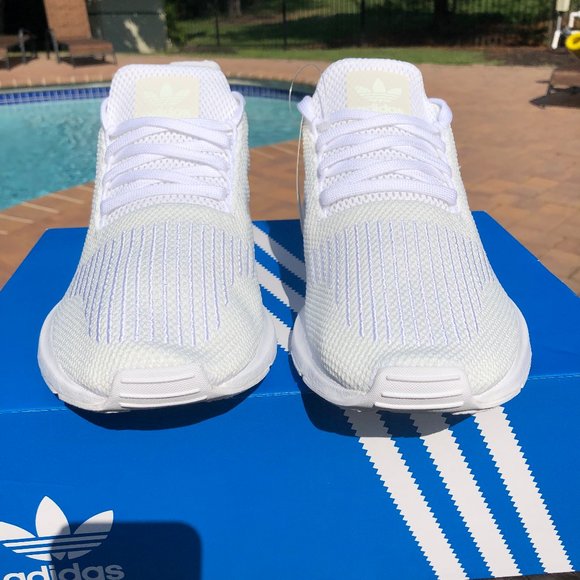 adidas Swift Run Women's White Trainers - Picture 2 of 15